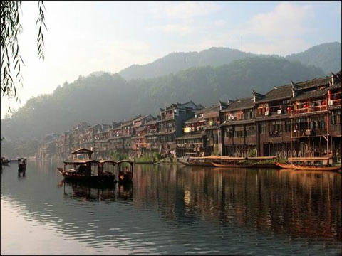 A線：猛洞河、芙蓉鎮(zhèn)、鳳凰、苗寨、張家界五日游