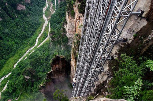 百龍?zhí)焯? width=