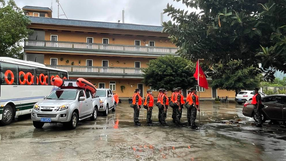 溫暖且堅定，致敬暴雨中的“守護”色！